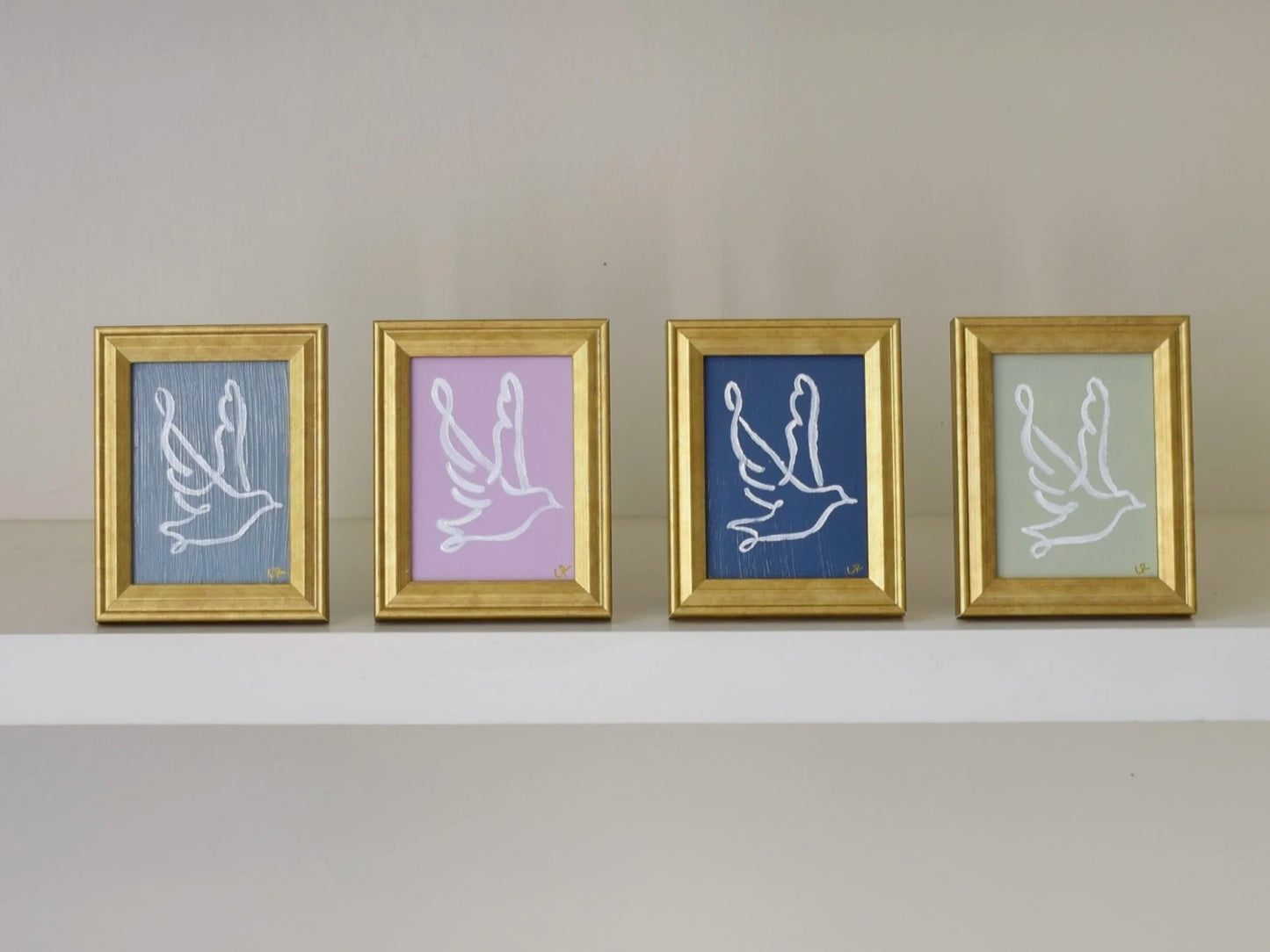 Dove III in Gold Frame (Lilac)